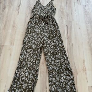 Green Floral Jumpsuit with Wide Legs and V-Neckline